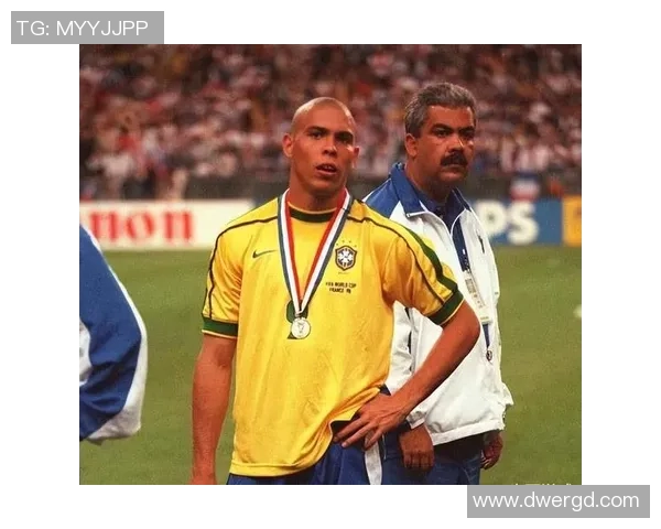 全球足球巨星身高排行 盘点那些身高引人注目的球员