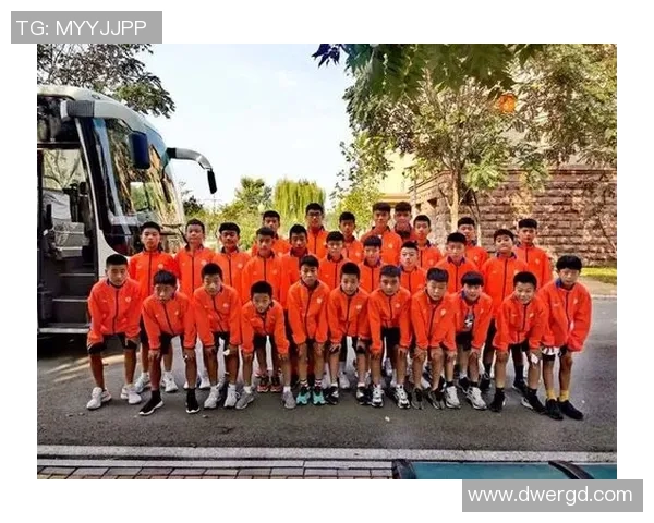 足球巨星亲自带领儿子训练揭秘父爱与技艺并行的成长之路